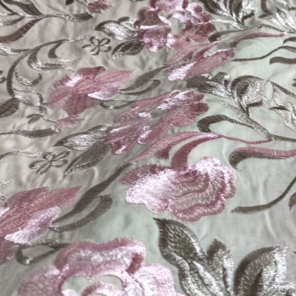 Mantón bordado viscosa beige rosa con verde - Imagen 3