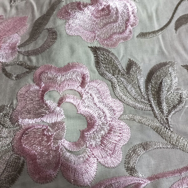 Mantón bordado viscosa beige rosa con verde - Imagen 4