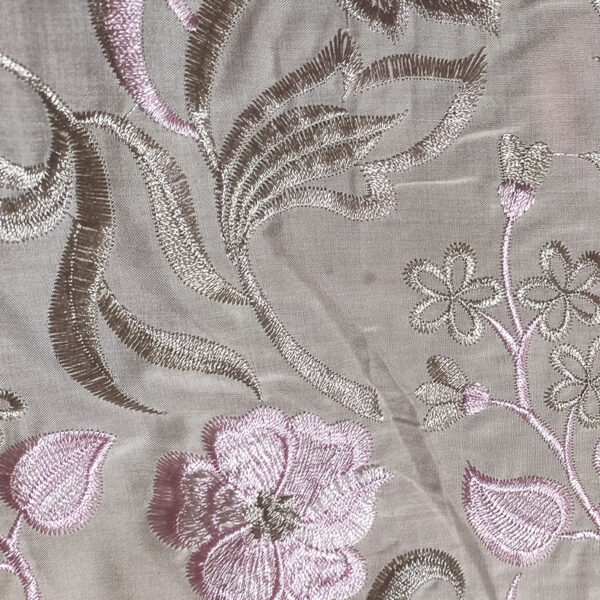 Mantón bordado viscosa beige rosa con verde - Imagen 5