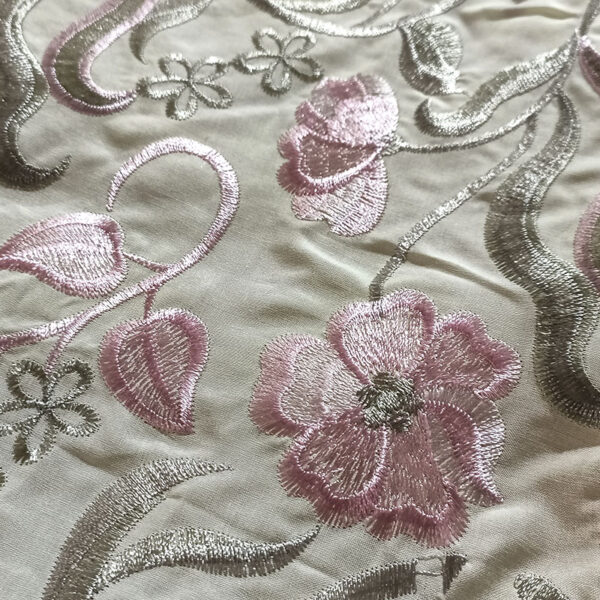 Mantón bordado viscosa beige rosa con verde - Imagen 6
