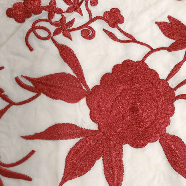 Mantón bordado viscosa en blanco y rojo - Imagen 2