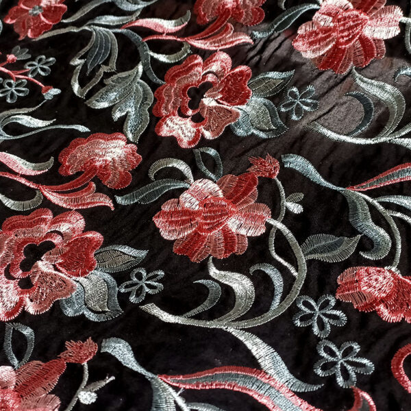 Mantón bordado viscosa en negro y rojo - Imagen 4