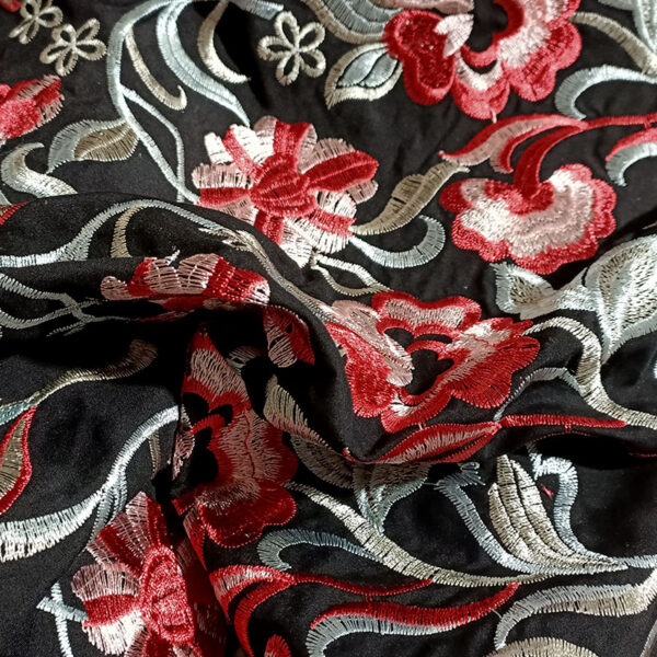 Mantón bordado viscosa en negro y rojo