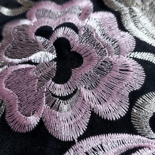 Mantón bordado viscosa en negro y rosa - Imagen 3