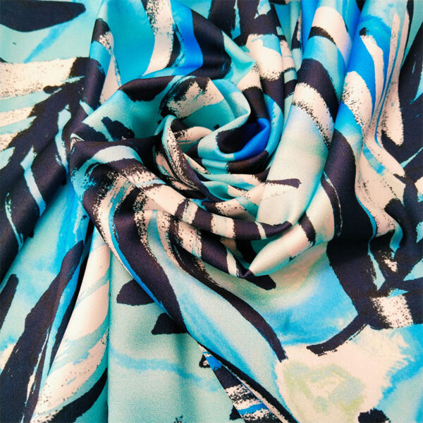 SATEN ESTAMPADO HOJAS AZUL CON ELASTAN - Imagen 4
