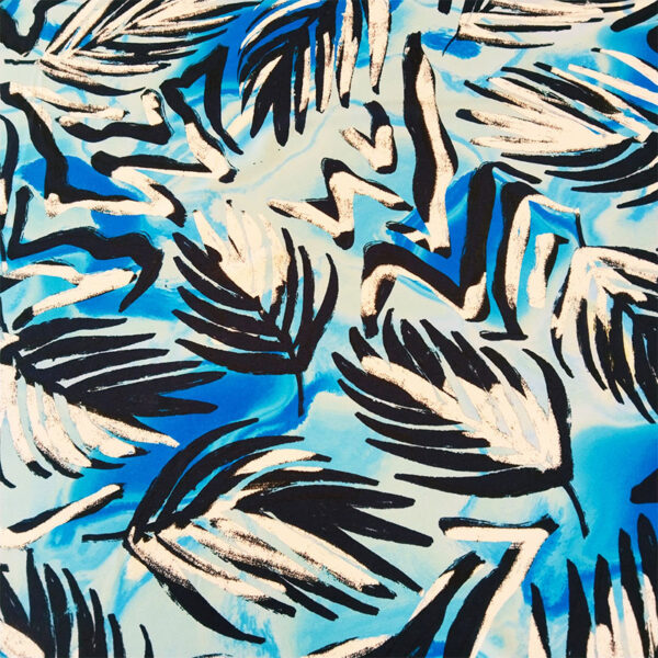SATEN ESTAMPADO HOJAS AZUL CON ELASTAN
