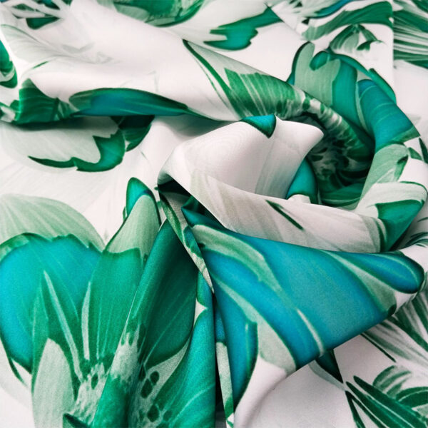 TELA SATEN ESTAMPADO FLORAL VERDE - Imagen 3