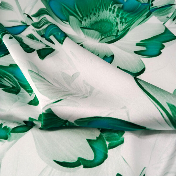 TELA SATEN ESTAMPADO FLORAL VERDE - Imagen 2