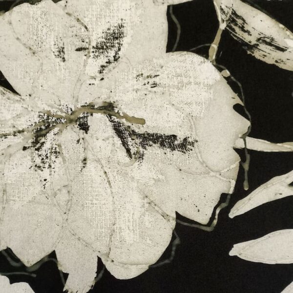 TELA SATEN ESTAMPADO FLORAL NEGRO Y BEIG - Imagen 6