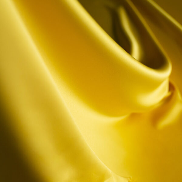 CREPÉ SATEN ESPANDEX AMARILLO - Imagen 3