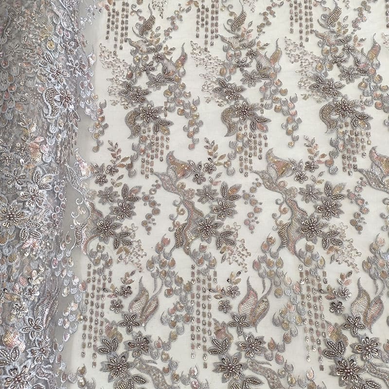 Pedreria en tull bordado gris y rosa
