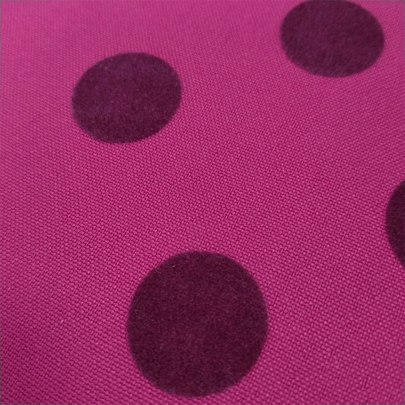 Tela en fucsia lunar color ciruela flocado - Imagen 2