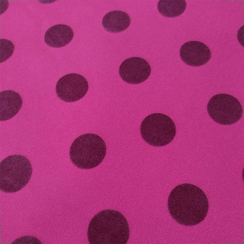 Tela en fucsia lunar color ciruela flocado - Imagen 4